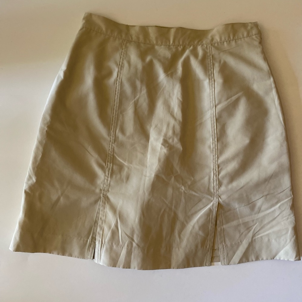 Izod - Lady cream skort, Size: 4
